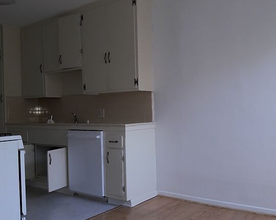4th image of 3740 Greenfield Ave APT 4