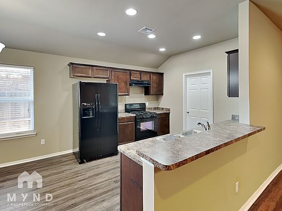 5th image of 3412 SE 95th St