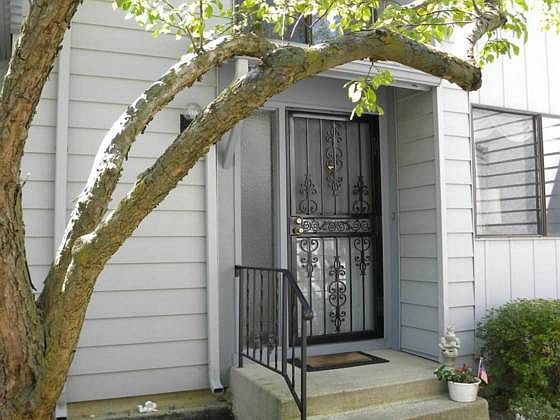 1st image of 818 Gladstone Dr