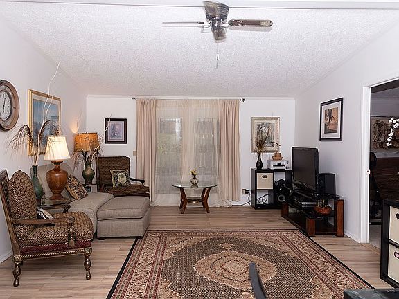2nd image of 411 W Sunshine Ln