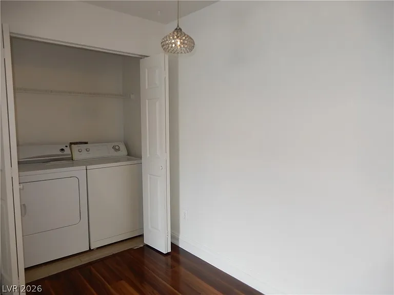 5122 S Jones Blvd #201 — Photo 6