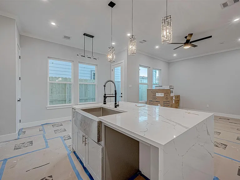 6840 Del Rio St — Photo 24