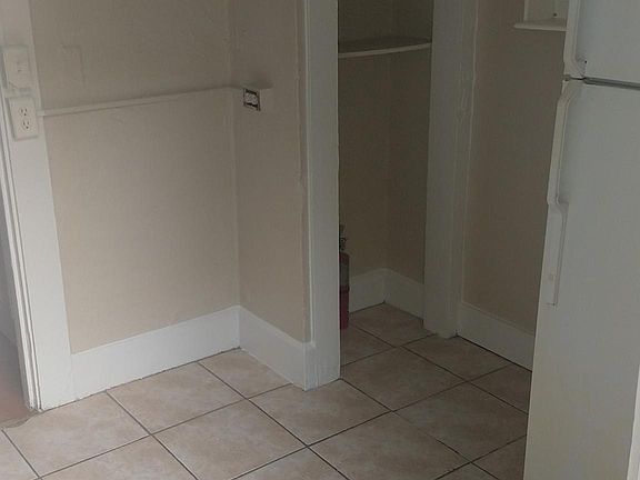 2nd image of 945 Crescent Lake Dr APT 4