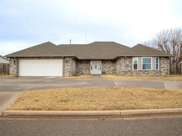 111 Hunter Hill Dr, Elk City, OK 73644