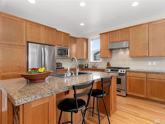 Gorgeous kitchen with new fridge, dishwasher and microwave.