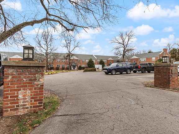 4th image of 1112 Clifton Ln APT 23