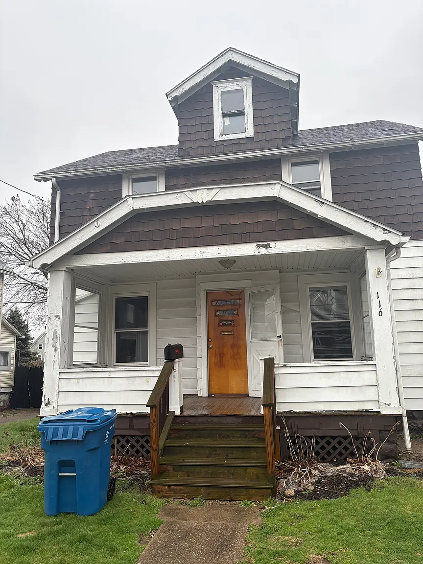 116 Oakwood St photo 1