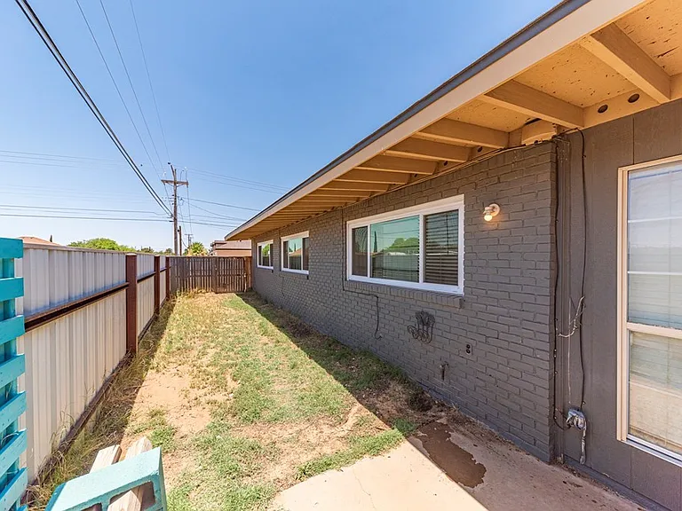 2901 Nabors Ln — Photo 29