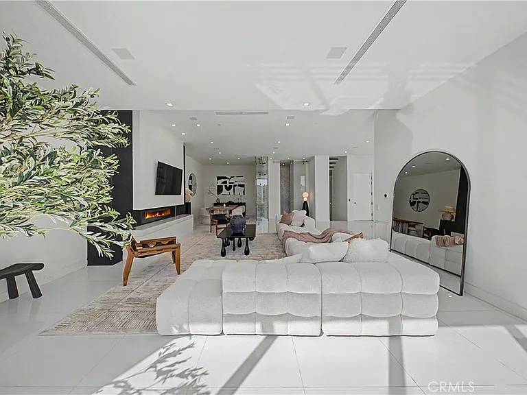 9459 Beverly Crest Dr — Photo 15