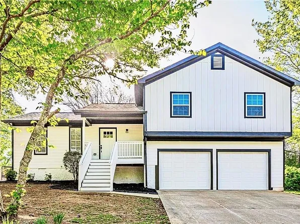 107 Hampton Dr, Dallas, GA 30132