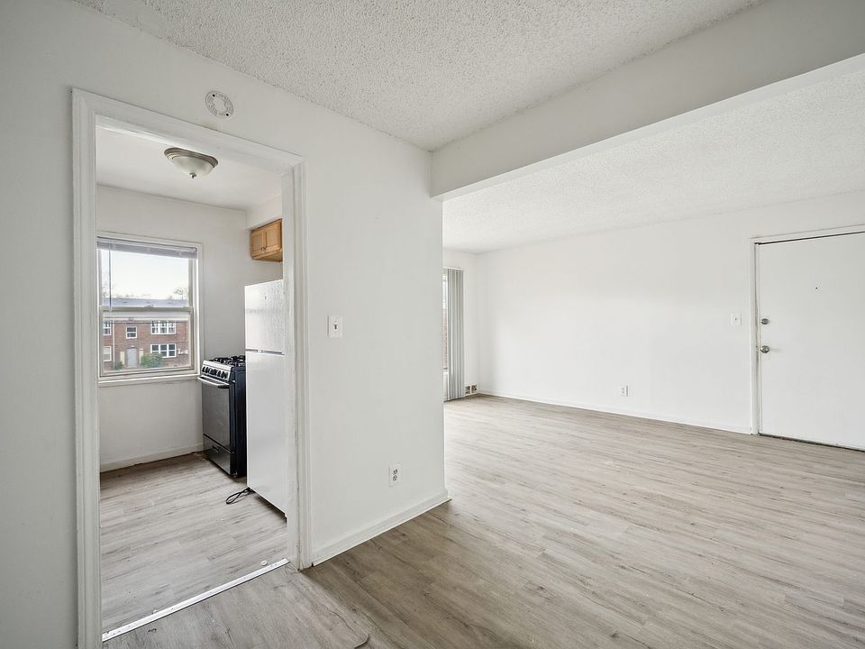 18450 W Chicago Ave, photo 13