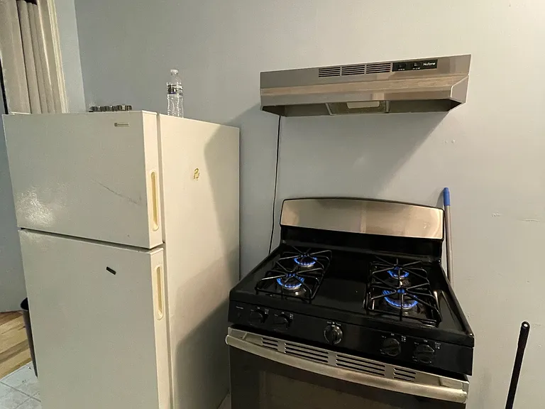 205 E 3rd St #1 — Photo 8