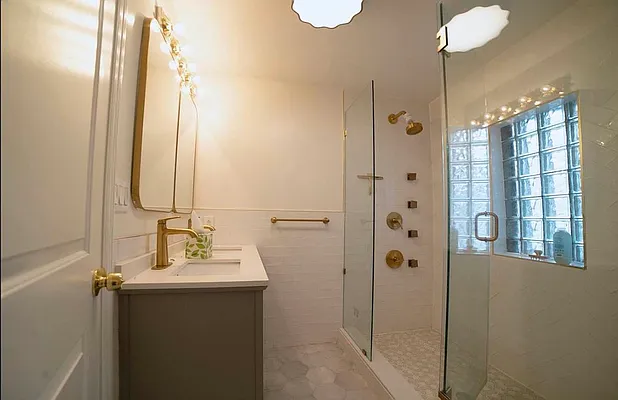 Bathroom, photo 1