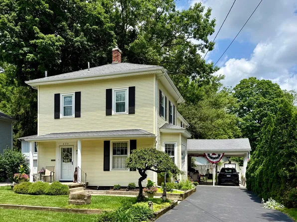 230 E College St, Granville, OH 43023