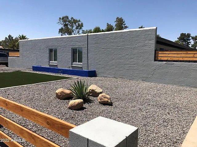 Building Photo - 1308 E Vista Ave #3