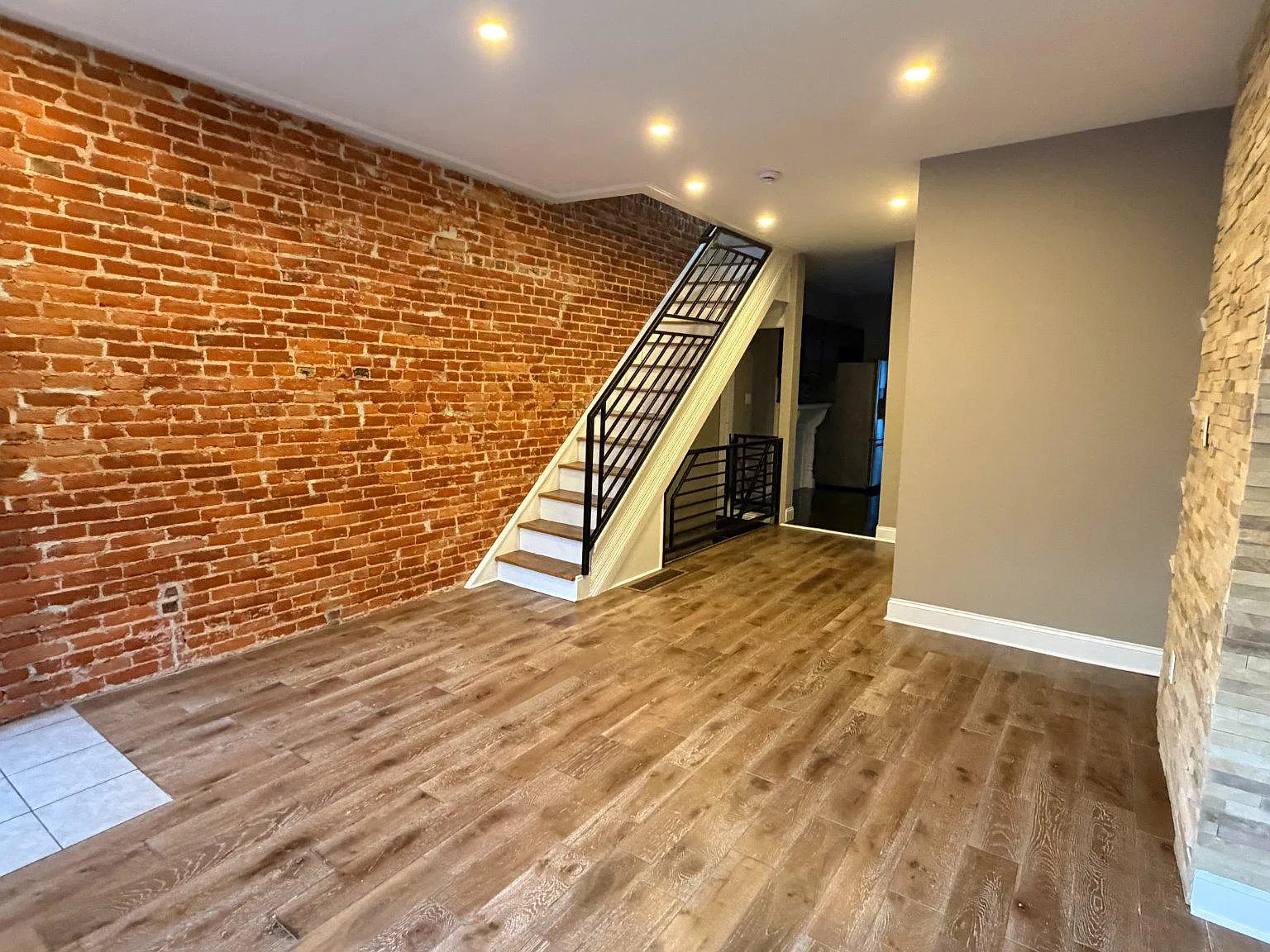 4 bed, 2.0 bath, 1234 sqft, $1,850 — Photo 2