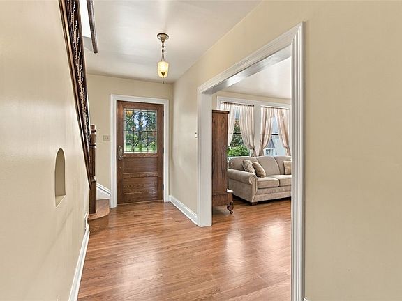 5th image of 7 Stanwood St