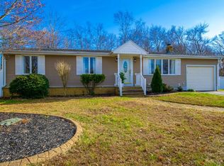 103 Burdick Dr, Cranston, RI 02920