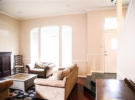 3rd image of 6817 Moss Ln