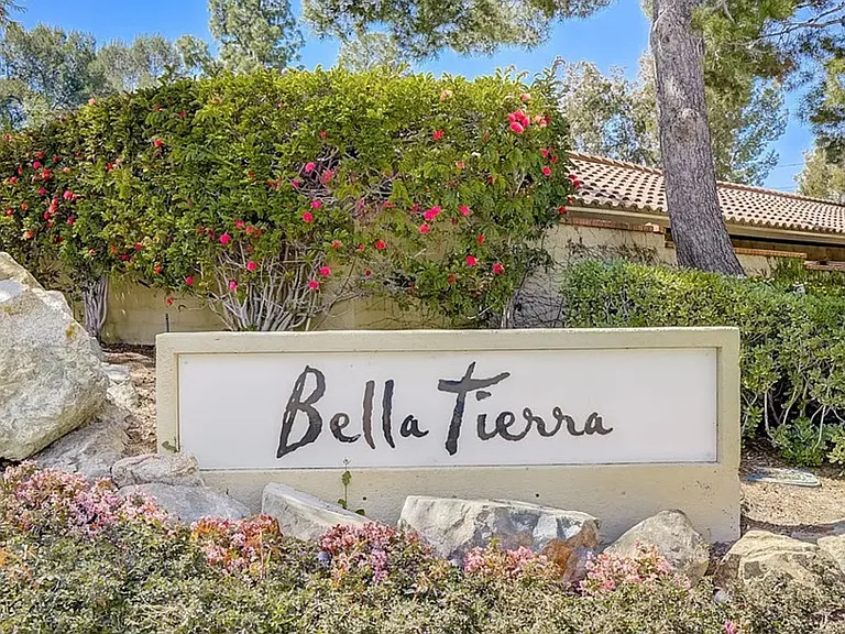 Bella Tierra community - centrally located to shops, restaurants, and schools.