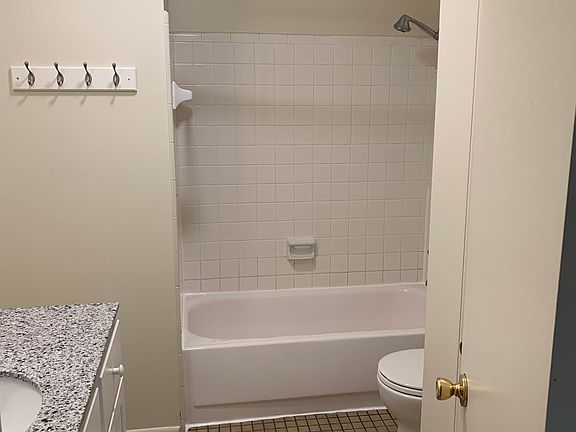 5th image of 2647 Mansfield Dr #2647