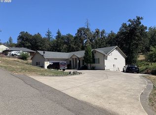 253 Grandview St, Glide, OR 97443