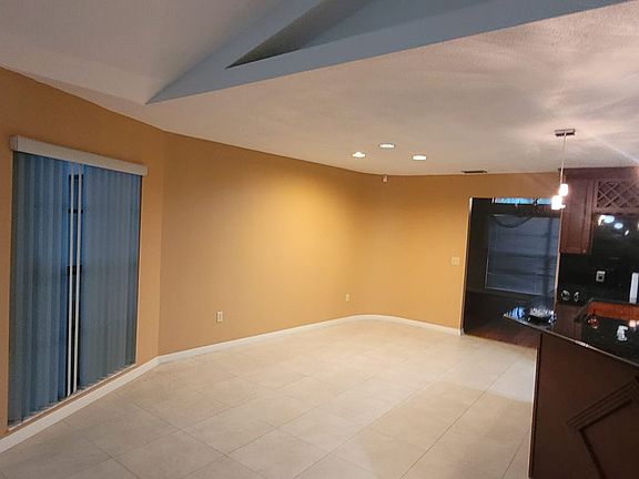 4th image of 1601 Palace Ct