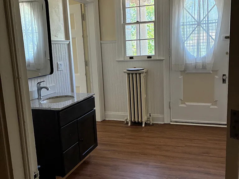 1321 Wood Ave #2 — Photo 4