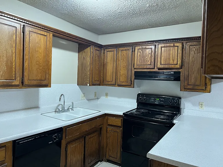 12602 Abbotts Way — Photo 8