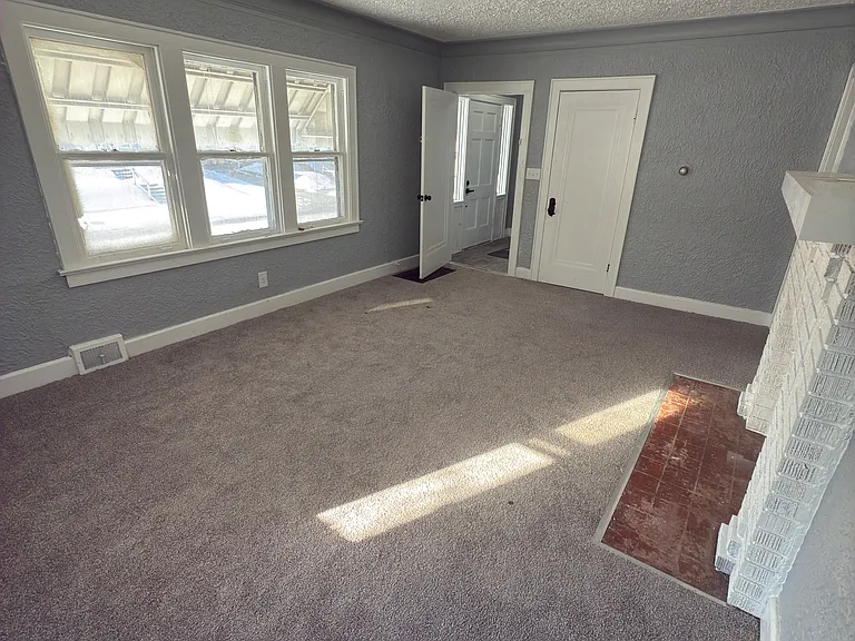 337 Van Buren Ave #1 — Photo 6