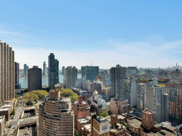 556 Third Avenue image 20 of 24