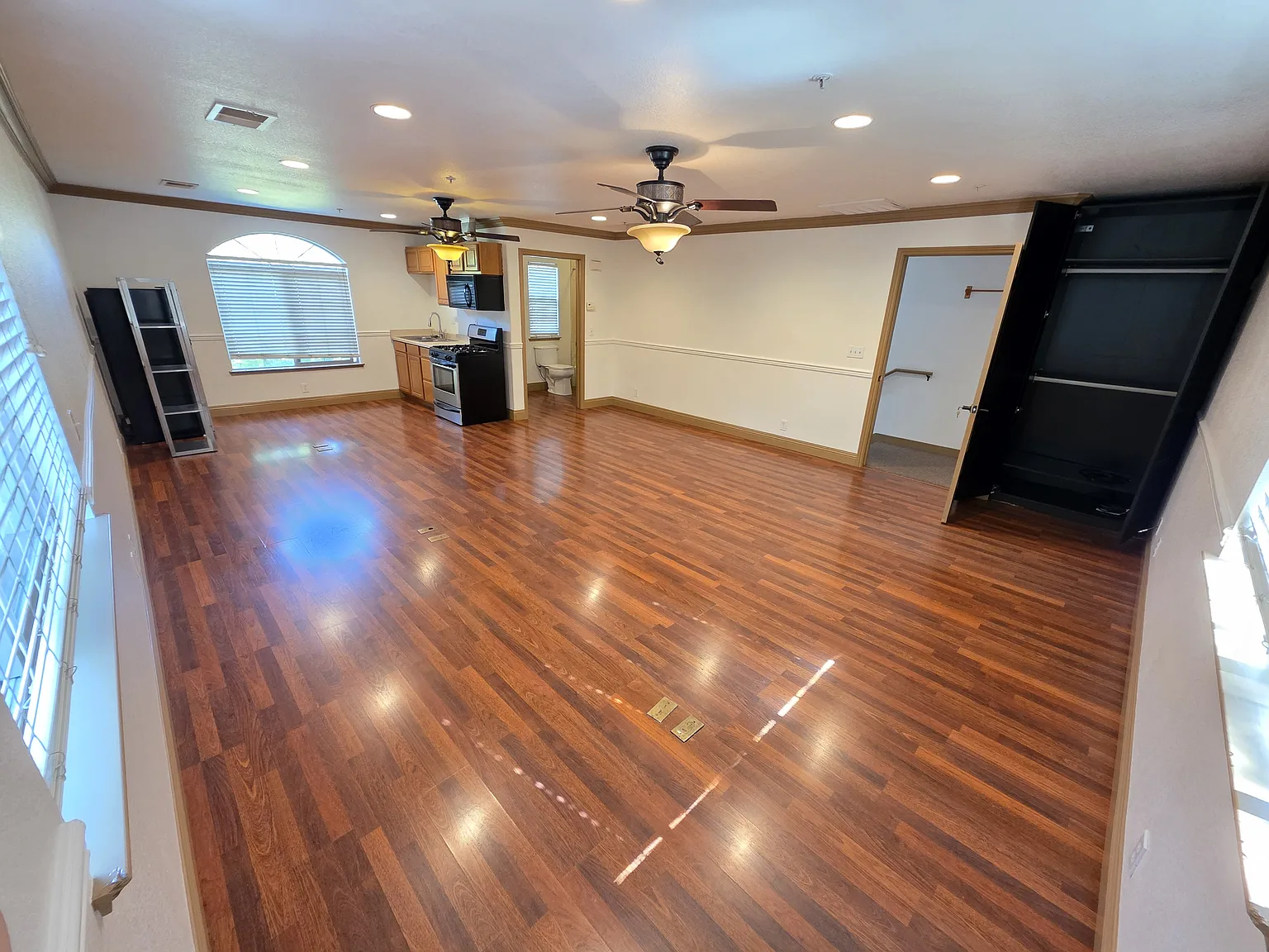 Studio, 600 sqft, $1,595 — Photo 3