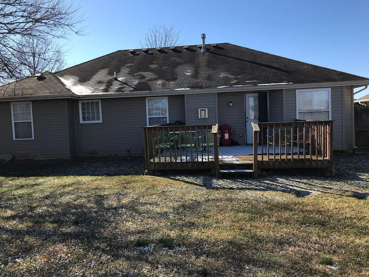 Executive Rental - Charming 3-bedroom 2 bath Ranch nestled in Springfield- Kickapoo High School -... — Photo 2