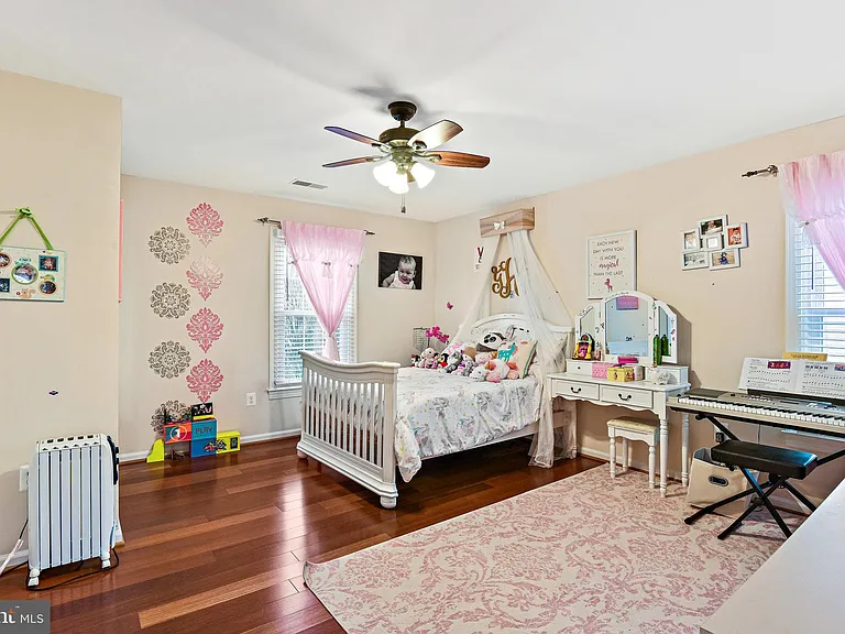 21922 Hyde Park Dr — Photo 27