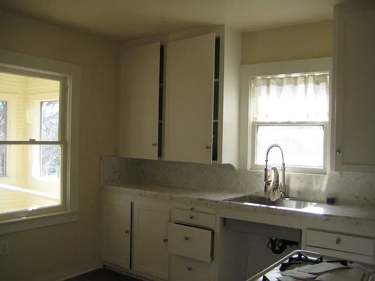 315 S School St — Photo 1