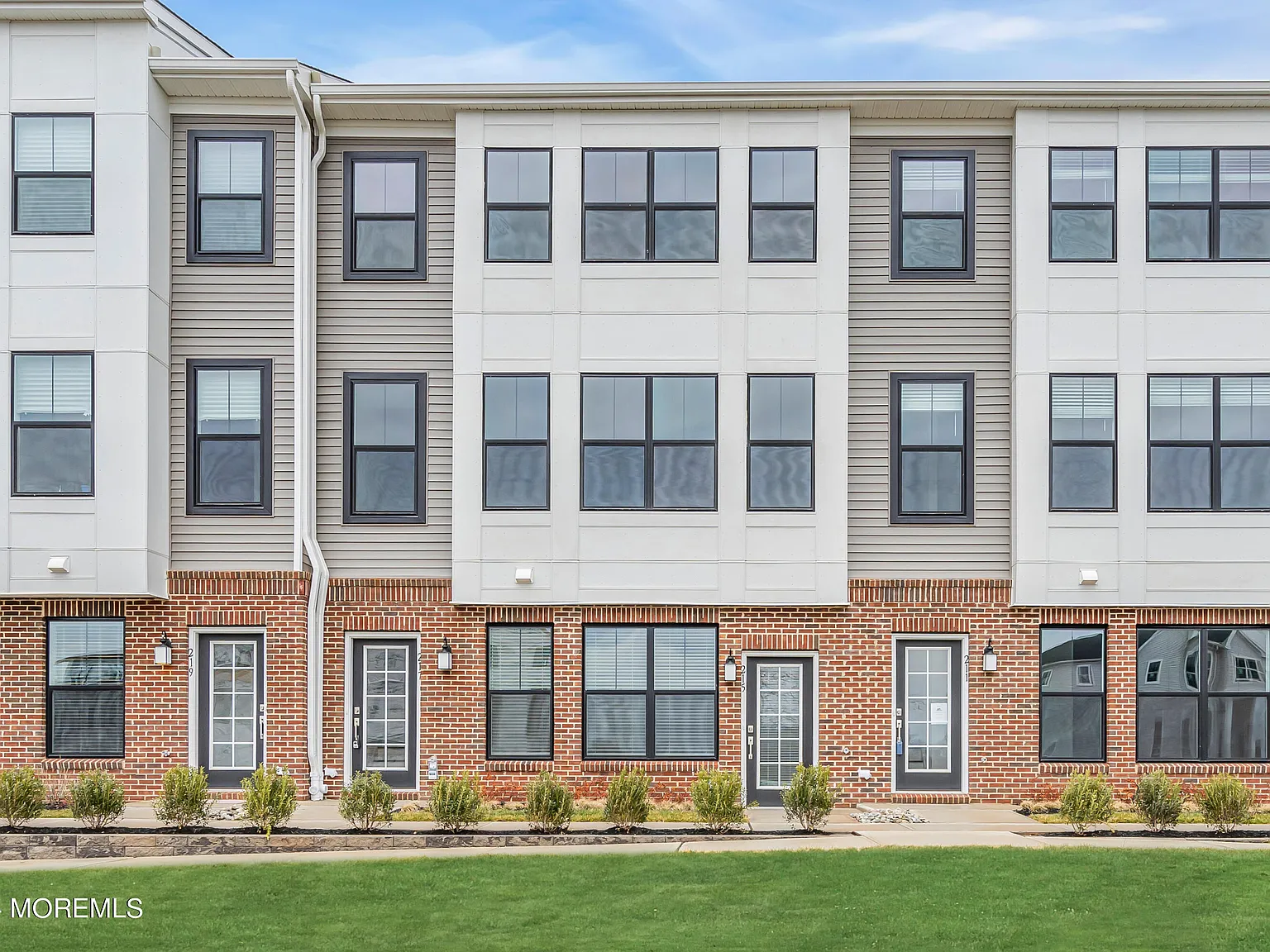 3 bed, 2.5 bath, $3,800 — Photo 3