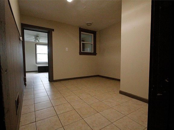 3rd image of 4610 Leona St