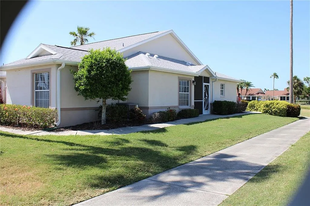 3 bed, 2.0 bath, 1487 sqft, $2,350 — Photo 4