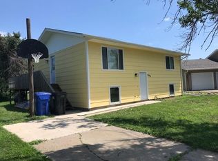 809 Radcliffe Cir, Vermillion, SD 57069