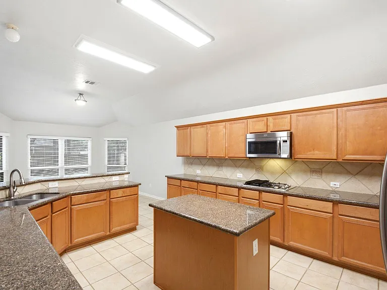 31710 Midlake Park — Photo 15