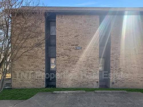 302 Manuel Dr #D Photo 1