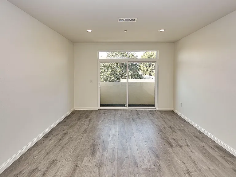 407 N Ardmore Ave #201 — Photo 17