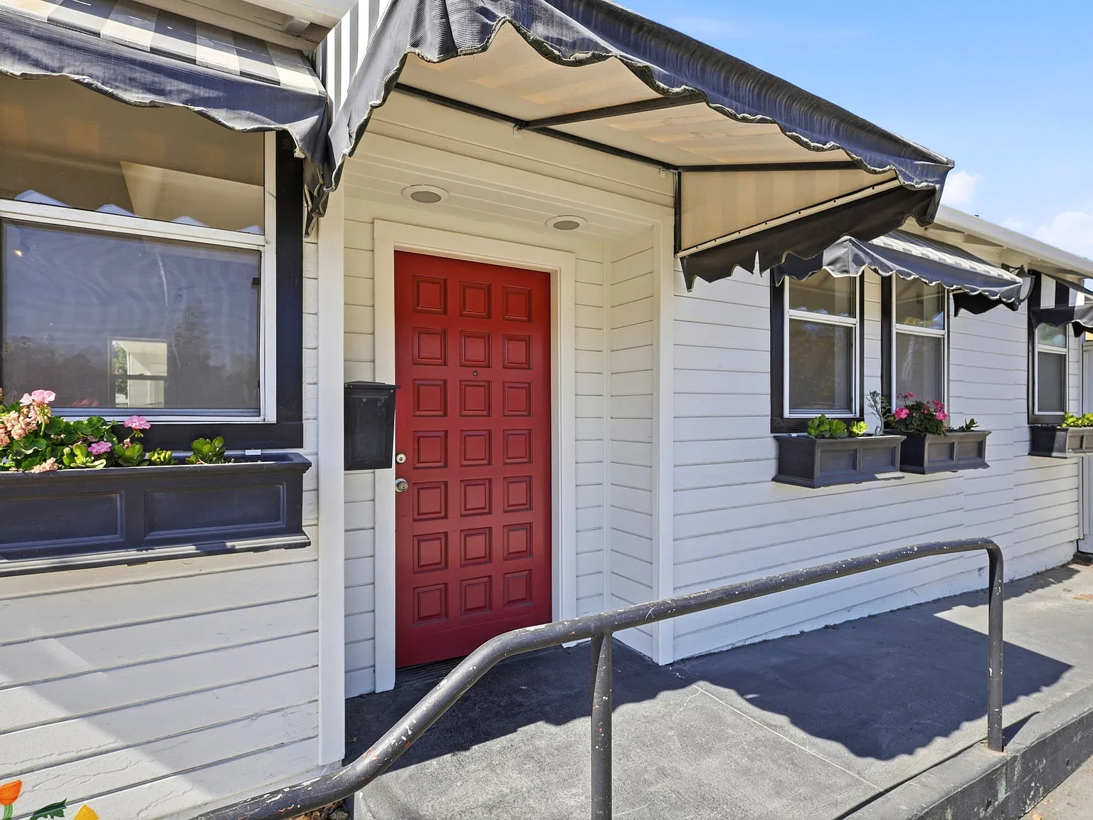 A Light-Filled Home with Room to Work in the Heart of Santa Cruz — Photo 2