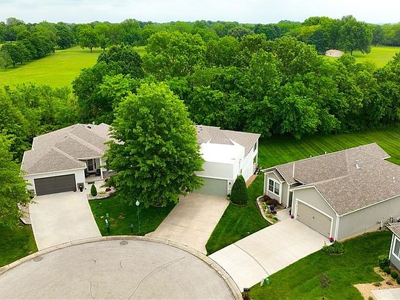 3rd image of 816 NE Sonora Valley Cir