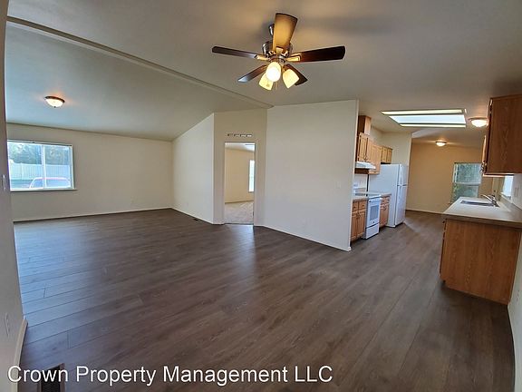 3rd image of 1492 Larkspur Dr