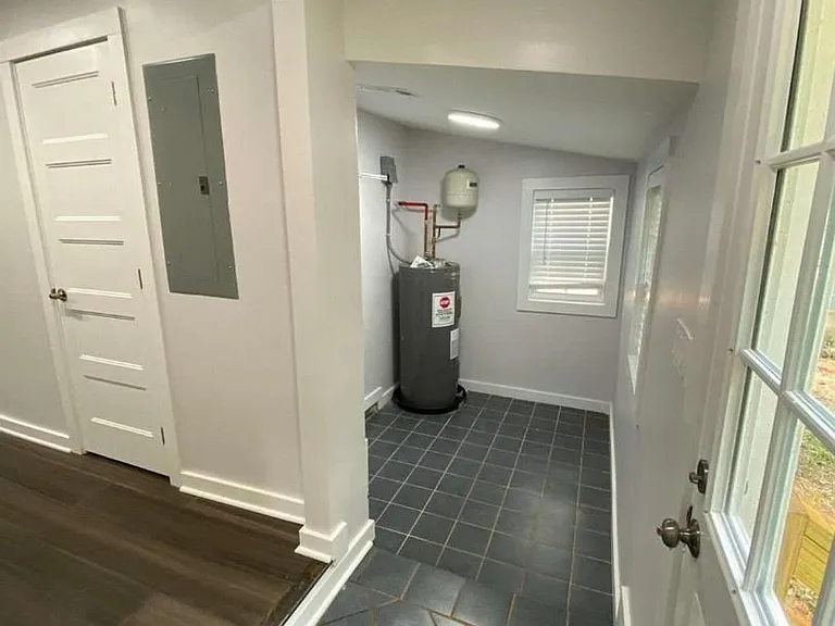 1127 Dobbs Dr SE — Photo 18