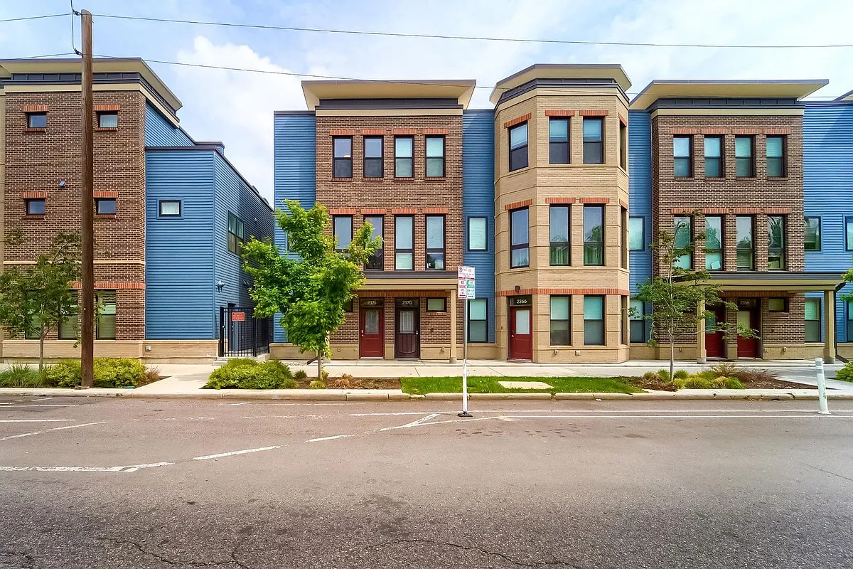 Building Photo - 2376 Stout St