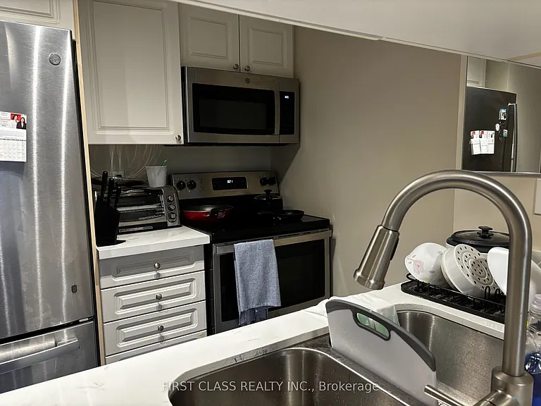 887 Bay St #1001 — Photo 6