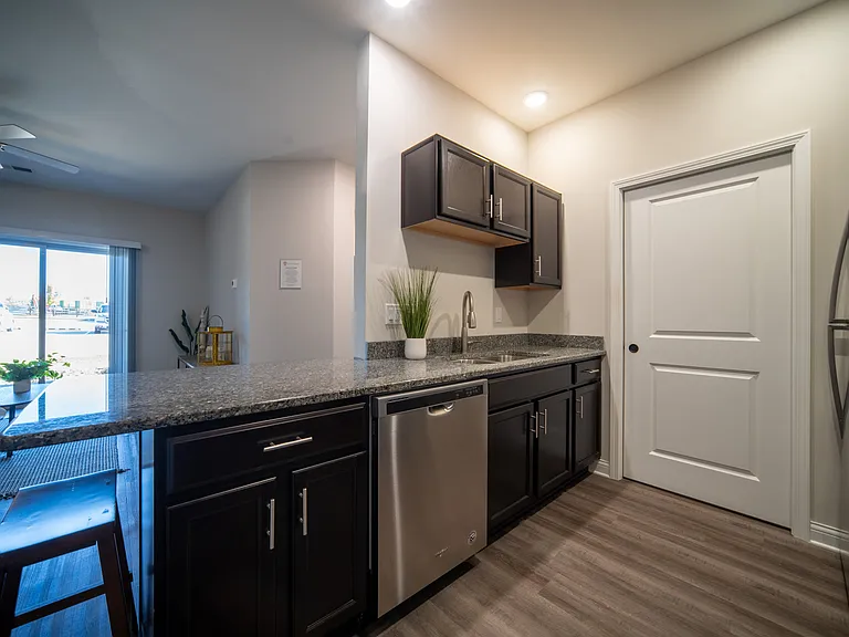 Plum Ridge Apartments — Photo 10