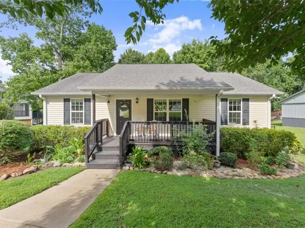 1738 Lanier Springs Dr, Gainesville, GA 30504